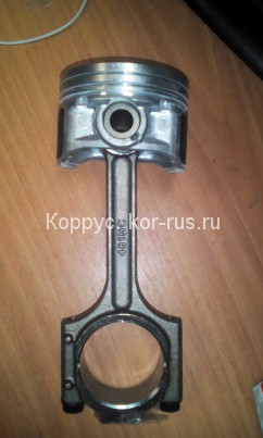 ШАТУН ДВИГАТЕЛЯ С ПОРШНЕМ (1.8)